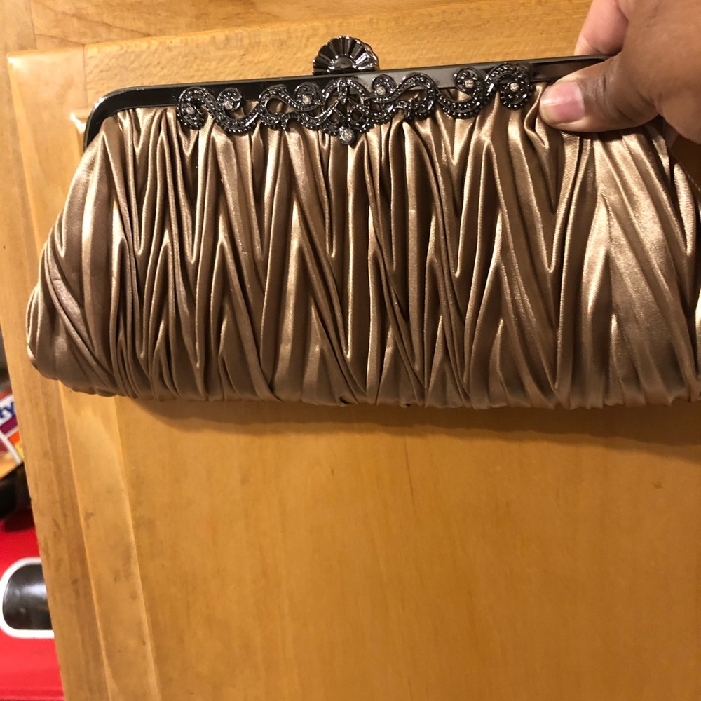 Gold colored event purse - Picture 3 of 5